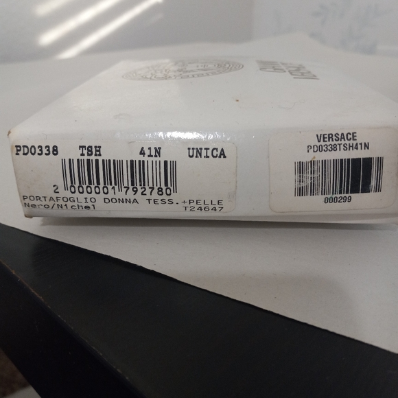 Gianni Versace Authentic Leather Unisex Tri-Fold Wallet in Black Portagfolio - Picture 12 of 12